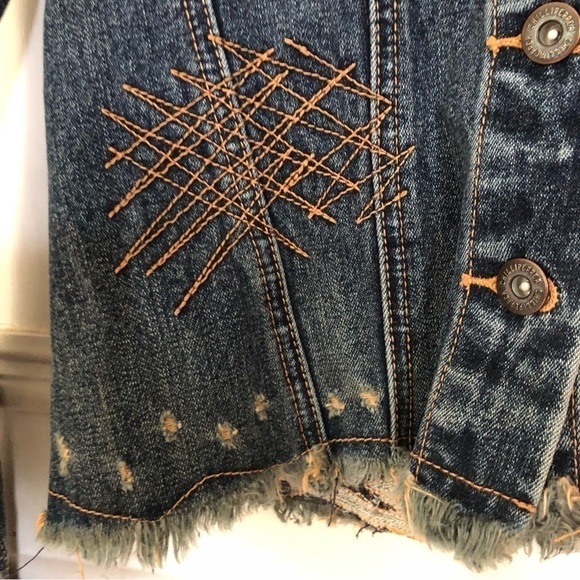 Denim Boho Coastal Cowgirl distressed denim embroidered jean jacket Small - Picture 7 of 12
